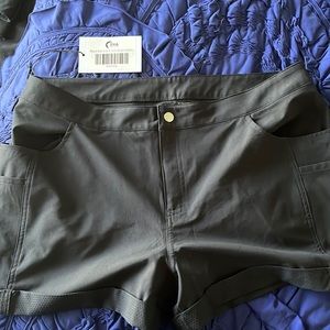 Selling NWT zyia black shorts. They are an XXXL fit more like an XXL